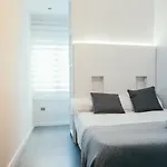 Cathedral Modern 2Br, 1Ba, Wifi, A\\C, Balcony