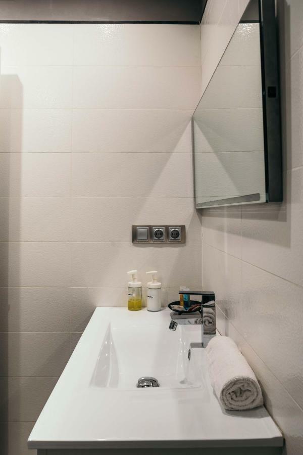 Apartment Cathedral Modern 2br, 1ba, Wifi, A\c, Balcony