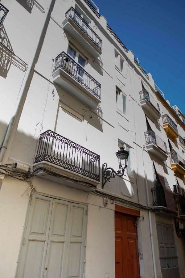 Cathedral Modern 2br, 1ba, Wifi, A\c, Balcony Valencia