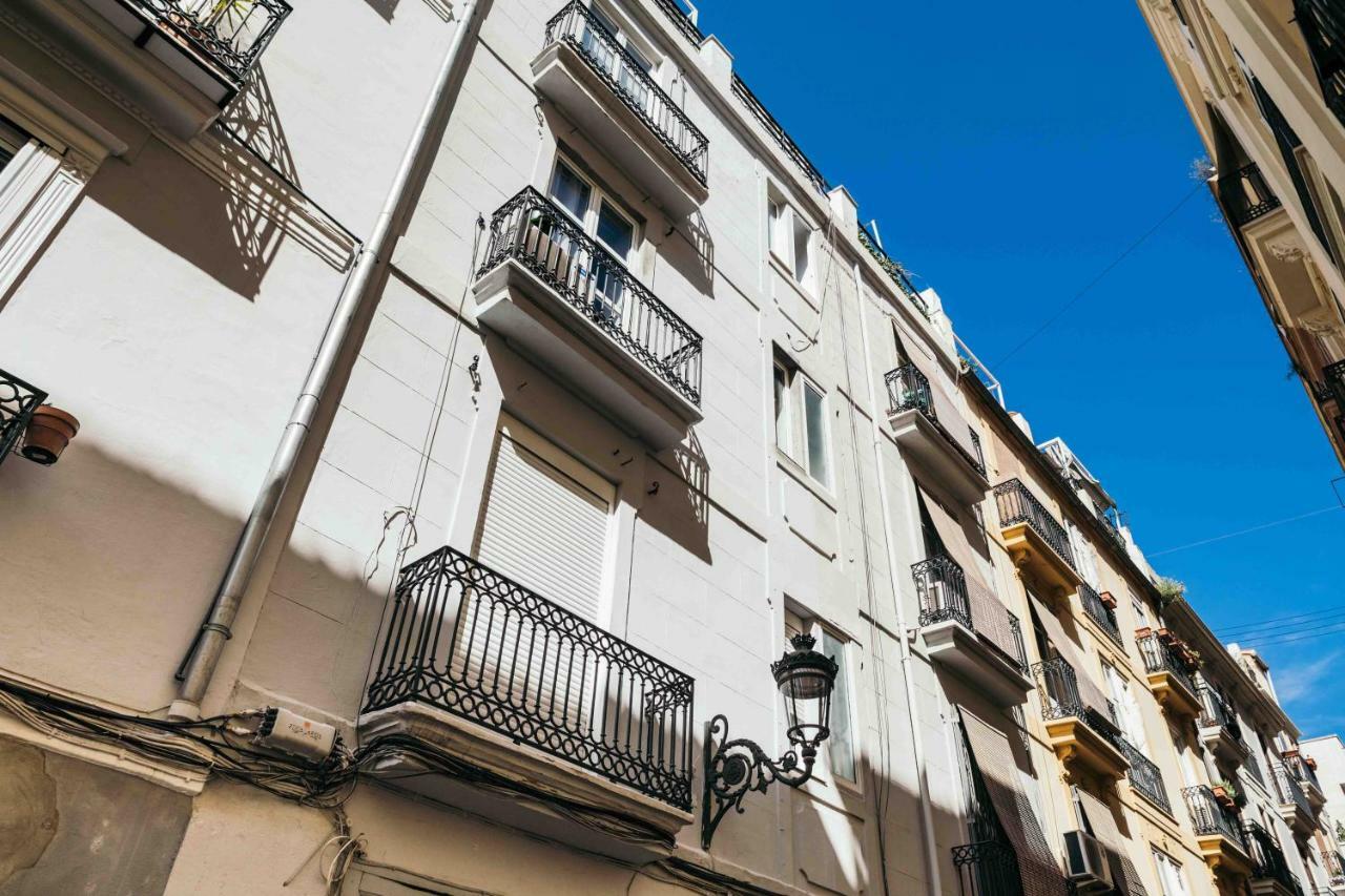Cathedral Modern 2br, 1ba, Wifi, A\c, Balcony Apartment *