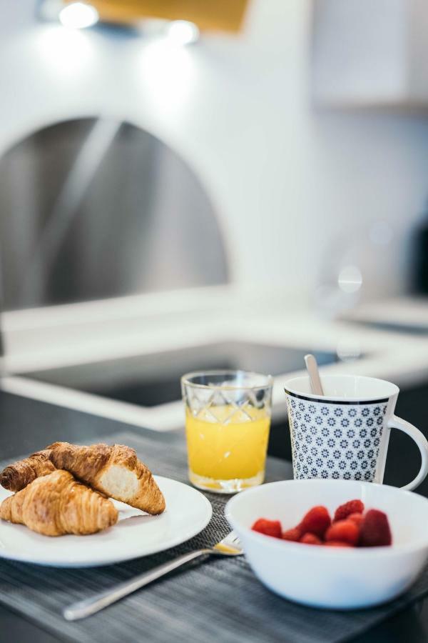 Cathedral Modern 2br, 1ba, Wifi, A\c, Balcony * Valencia