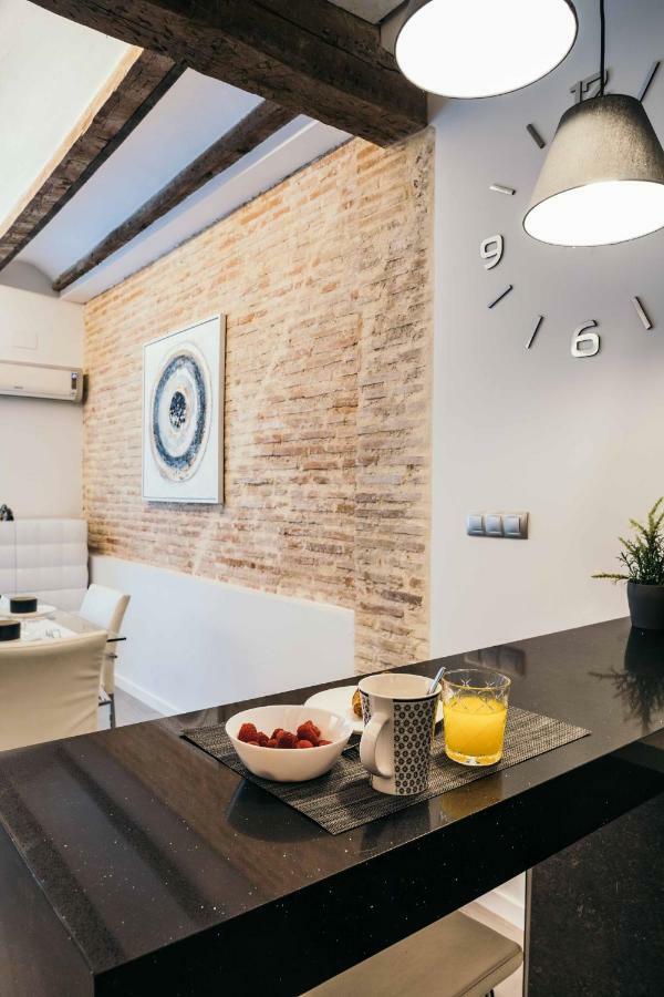 Cathedral Modern 2br, 1ba, Wifi, A\c, Balcony Apartment