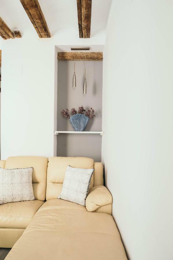 Cathedral Modern 2br, 1ba, Wifi, A\c, Balcony Valencia