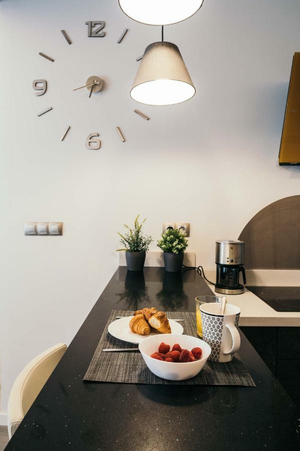 Cathedral Modern 2br, 1ba, Wifi, A\c, Balcony Apartment Valencia