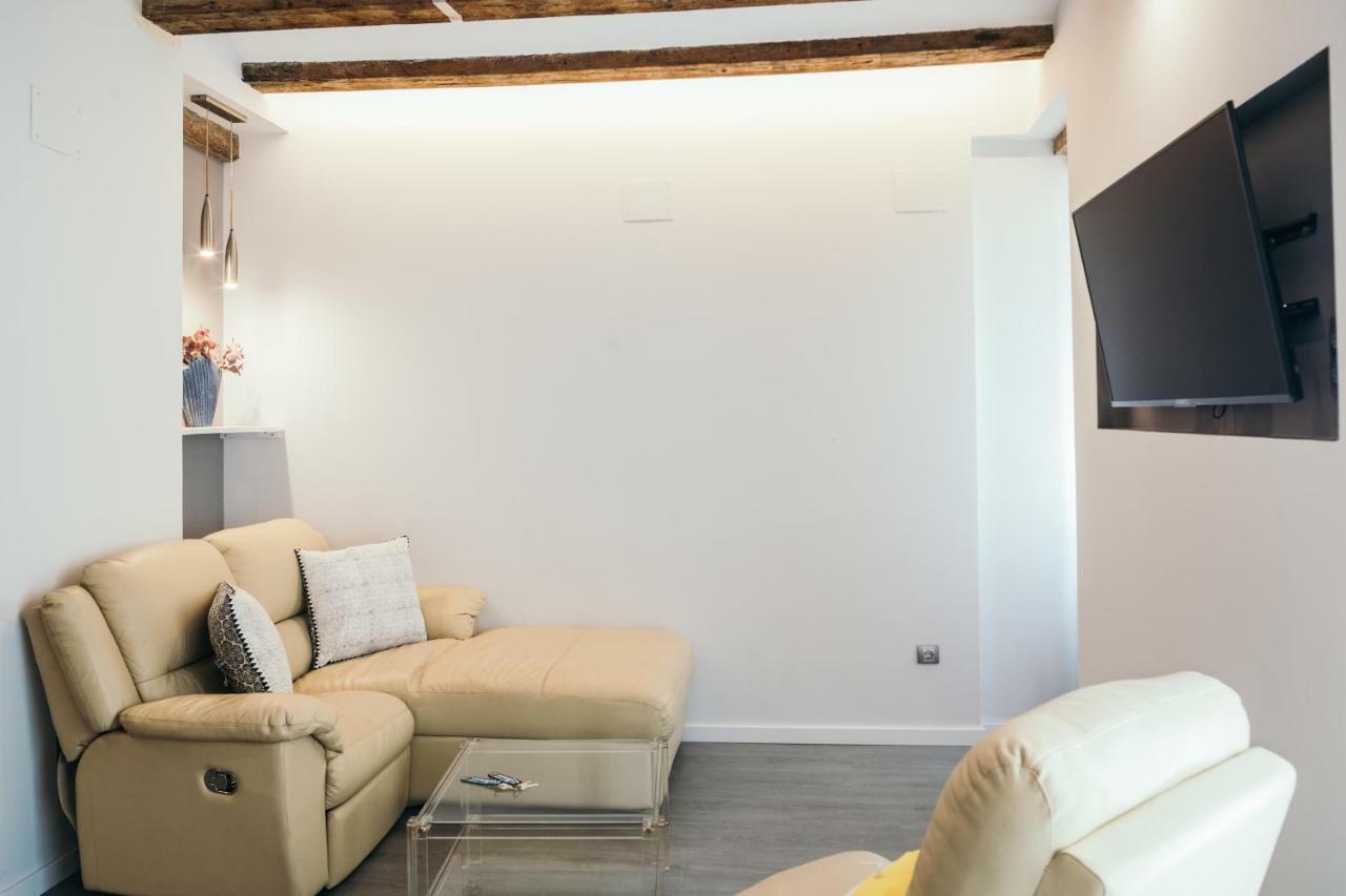 Apartment Cathedral Modern 2br, 1ba, Wifi, A\c, Balcony Valencia