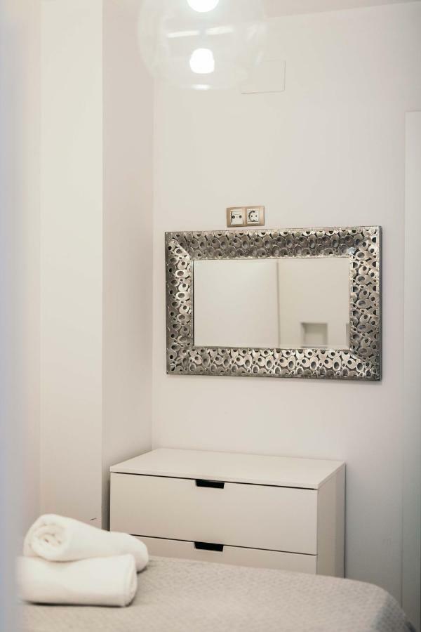 Apartment Cathedral Modern 2br, 1ba, Wifi, A\c, Balcony Valencia
