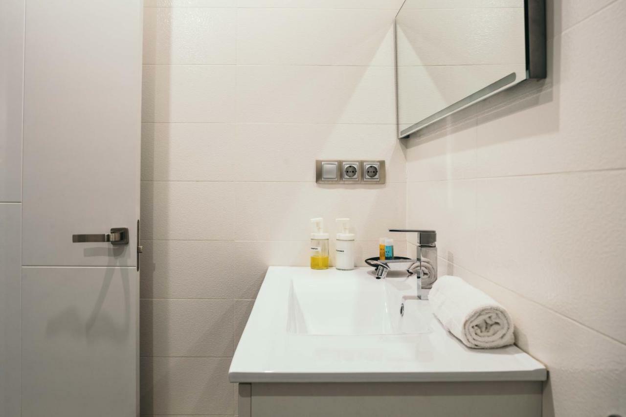 Cathedral Modern 2br, 1ba, Wifi, A\c, Balcony Apartment