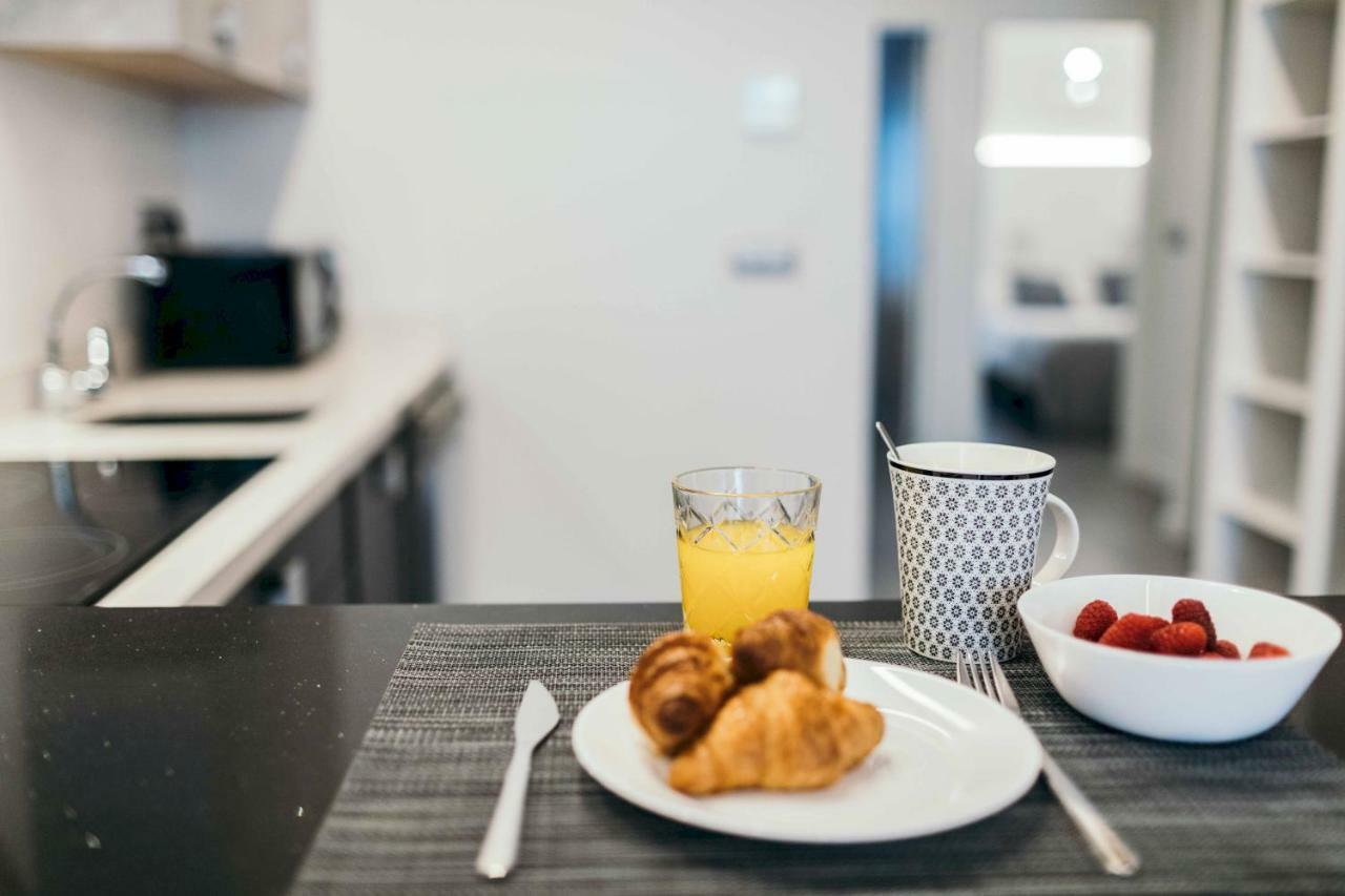 Cathedral Modern 2br, 1ba, Wifi, A\c, Balcony Apartment *