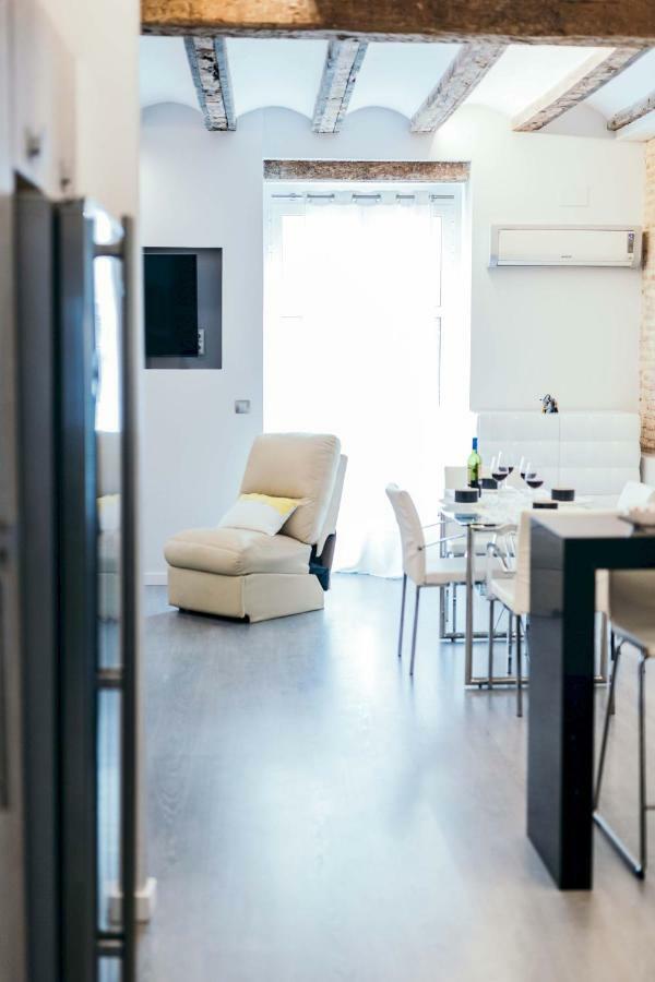 Cathedral Modern 2br, 1ba, Wifi, A\c, Balcony *