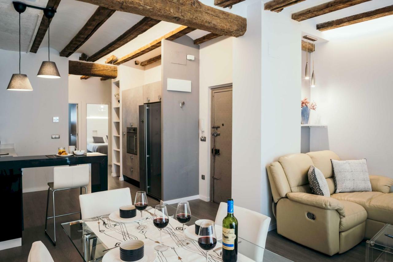 Cathedral Modern 2br, 1ba, Wifi, A\c, Balcony Valencia