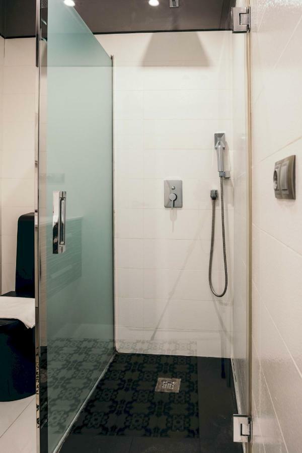 Apartment Cathedral Modern 2br, 1ba, Wifi, A\c, Balcony *